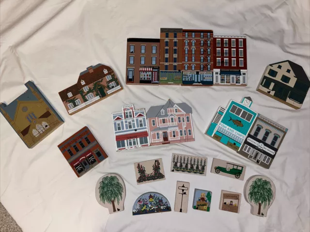 Vintage The Cat's Meow Village  Lot of 22 Pieces Various Series
