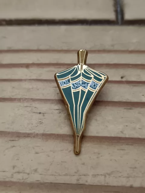 Pin's Pins Pin Enamel 8 Arthus Bertrand TENNIS Roland Garros "Parapluie"