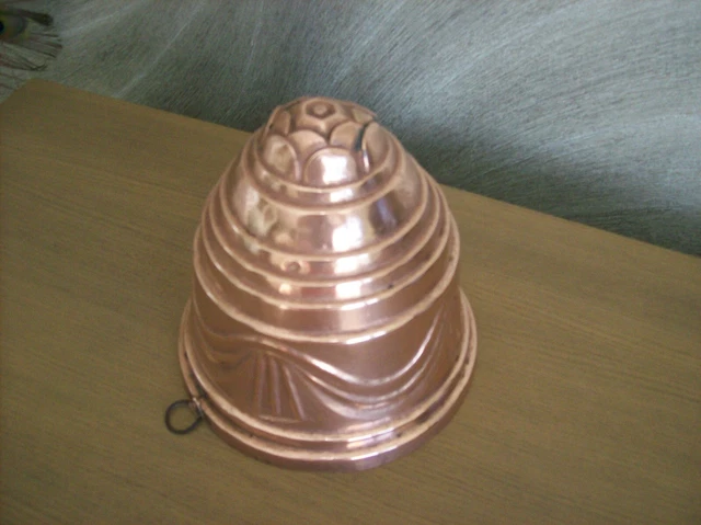 Moule à jello cuivré en forme de melon - France