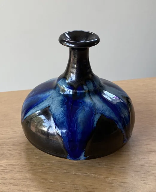 Robert Reiberg Artist Signed Studio Art Pottery Blue Drip Glaze Vase 4.5"