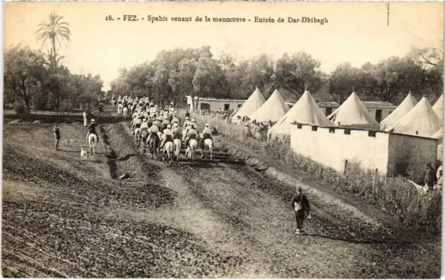 CPA AK MOROCCO FEZ Spahis coming from the maneuver entrance of DAR Dbibagh (92709)