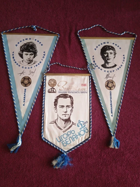 DYNAMO KIEV: Vecchi gagliardetti da calcio - A. ZAVAROV, I. BELANOV, A....