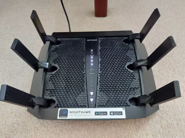 Netgear Nighthawk X6 R8000 router WiFi intelligente tri-band AC3200 