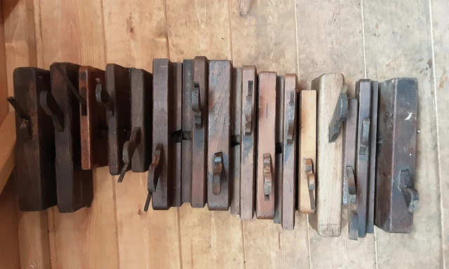 Job lot of 16 old wooden moulding planes - vintage woodworking tools