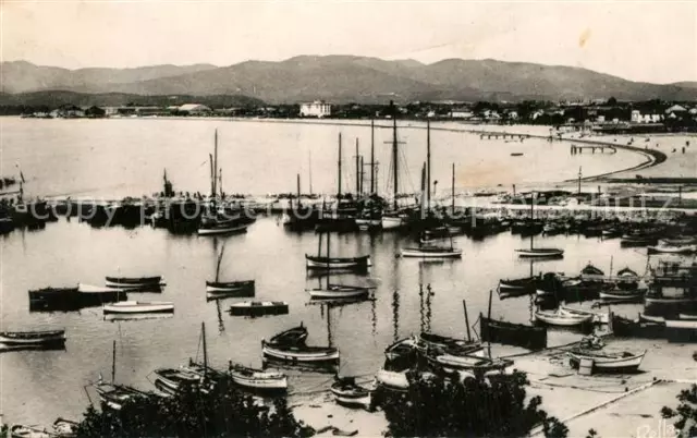 13485143 Saint-Raphael_Var Vue sur la plage Camp d'Aviation de Fréjus Cote d'Azu