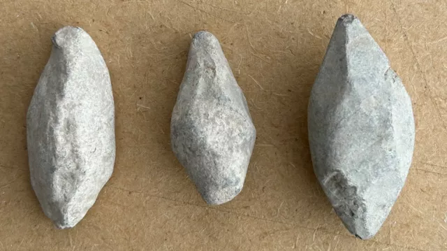 Authentique 2 balles de fronde grecque et romaine antique 1er siècle avant  JC. C. -  France