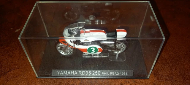 Modèle Réduit Moto Yamaha RD05 250 1968 – Échelle 1/24, Pilote Phil Read #3, Occasion (neuf En Boîte)