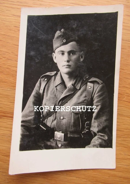 Altes Portrait Foto Soldat mit Koppeltragegestell 2. WK