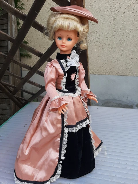 Chapeau toque de la tenue elegance 1980 vestiaire cathy cathie de bella