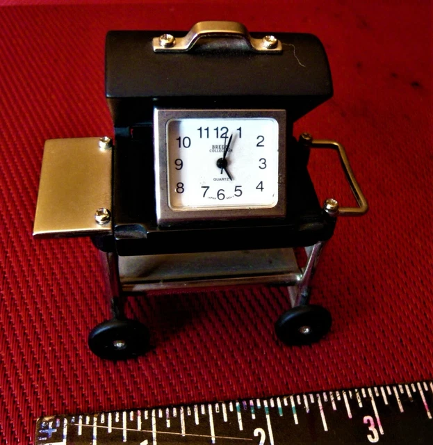 Breeze collection, BBQ GRILL MINIATURE CLOCK with new battery. Perfect !