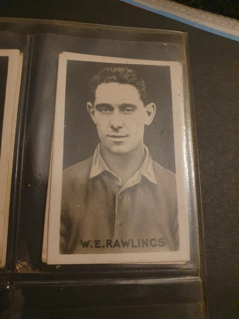 Famous Football Captains - The Champion - No 56 W.E.Rawlings (Southampton)