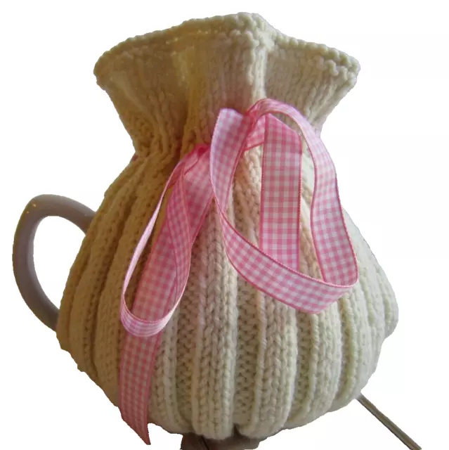 VINTAGE STYLE  knitted TEA COSY.  CREAM. 100% WOOL/ALPACA fit TeaPot 1.5/2 pints