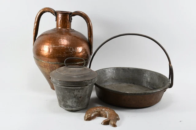 J58M32 - Colección Varia metal, antiguo, entre otros molde de pudín, ánfora, molde para hornear, entre otros cobre