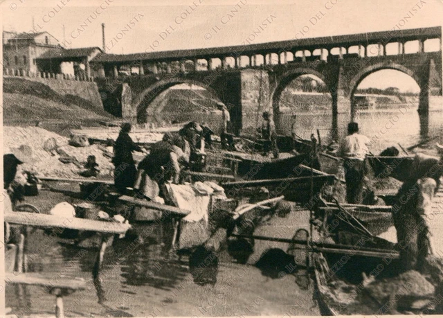 PAVIA Lavandaie al Ponte coperto prima della distruzione bellica Fotografia