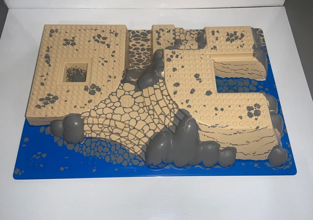 Lego #44510 World City Coast Watch HQ 2002 raised base plate...excellent cond... Lego #44510 World City Coast Watch HQ 2002 raised base plate...excellent cond...