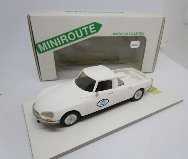 UNIVERSAL HOBBIES UH Presse 1/43 - Citroen DS 21 Injection Electronique