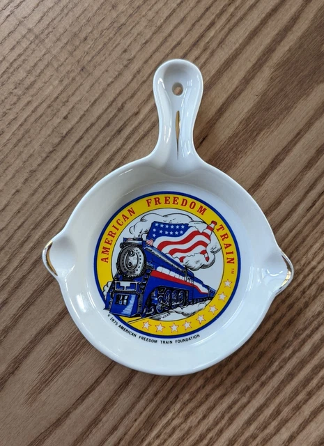 Vtg 1975 AMERICAN FREEDOM TRAIN  LOCOMOTIVE PORCELAIN STOVE SPOON/LADEL HOLDER