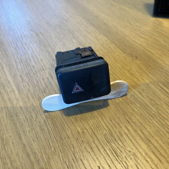 LAND ROVER DEFENDER TD5 Hazard Warning Light Switch YUG000180LNF 2002