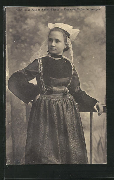 CPA Saint-Thois, Etude des Coiffes de Bretagne, Jeune Fille, femme en costume t