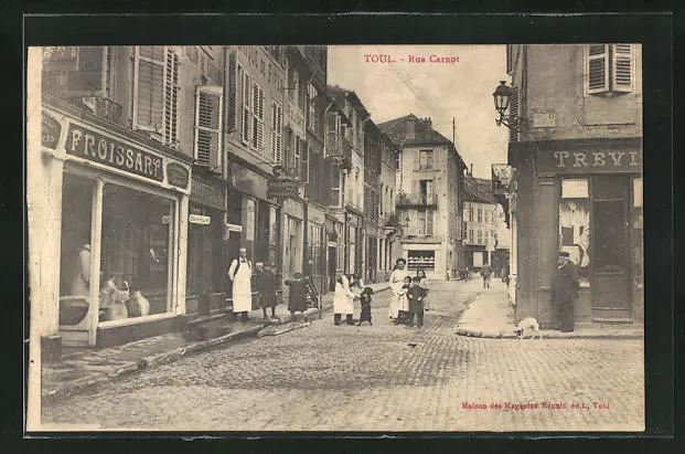 CPA Toul, Rue Carnot, vue de la rue