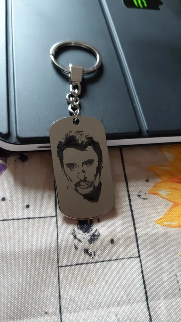Croix Replica Johnny Hallyday En Acier Inoxydable – 7 Cm Argenté – Avec Cordon
