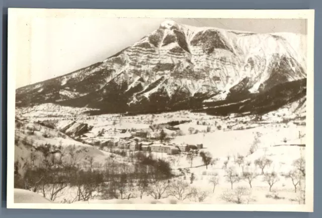 France, Lus la Croix Haute (Drôme), La ville enneigée  Vintage silver print.