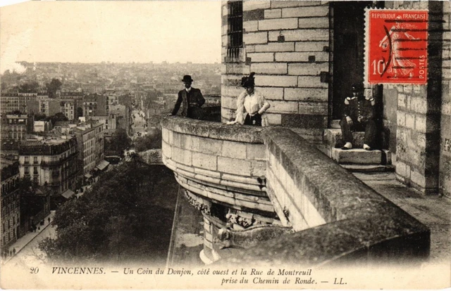 CPA Vincennes un coin du Donjon (1348906)