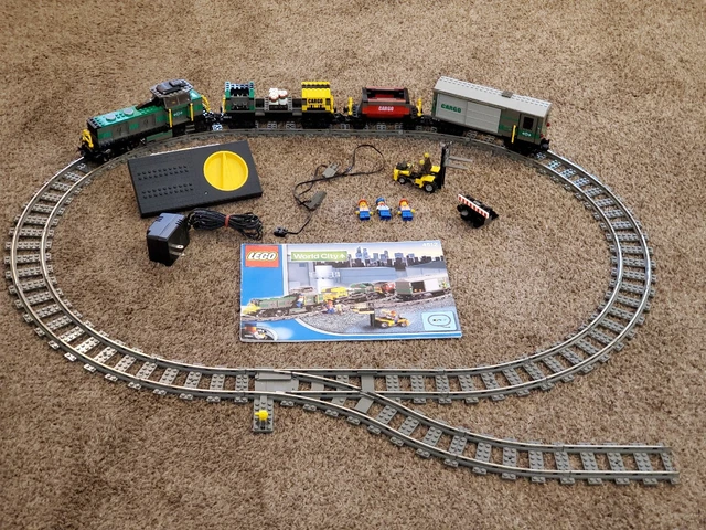 Lego 9V World City 4512 Cargo Train 100% Complete w/ Instructions Lego 9V World City 4512 Cargo Train 100% Complete w/ Instructions