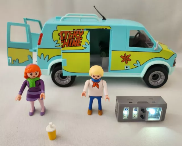 Playmobil 70286 Scooby Doo Mystery Machine Van with Dapne & Fred.