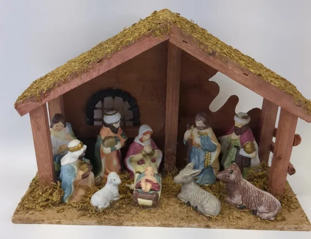 Vtg Nativity Scene/Beautifully Hand Made -14 Pieces-(attached) in Wooden Stable