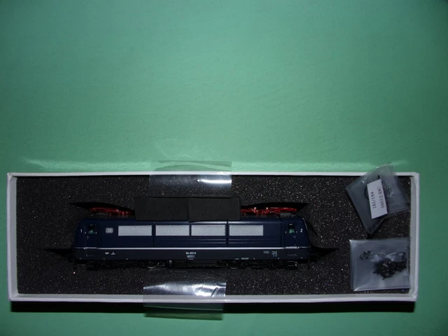 LS MODELS. Automoteur X76500 Bleu/Gris. Ep VI SNCF HO 1/87 3 Savigny
