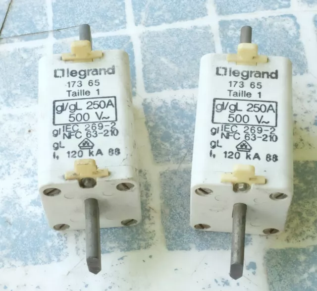 2x Legrand 0 173 65 017365 Cartouche 250A couteau gl/gL T1 500V avec voyant.
