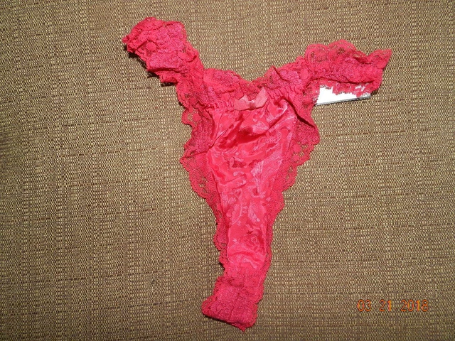 Victoria's Secret Second Skin Thong M/L Red Lace Satin Gold Label Vintage