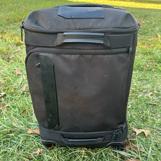 RARE Tumi Tahoe Osgood Continental Expandable 4 Wheeled 22” Black Carry-On