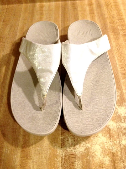 FitFlop Womens 10M Lulu Shimmer White Gray Toe Post Platform Wedge Thong Sandals