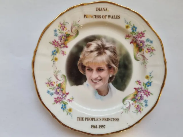 Diana, Princess Of Wales Collector Plate ** 1961-1997 ** Royal Doulton