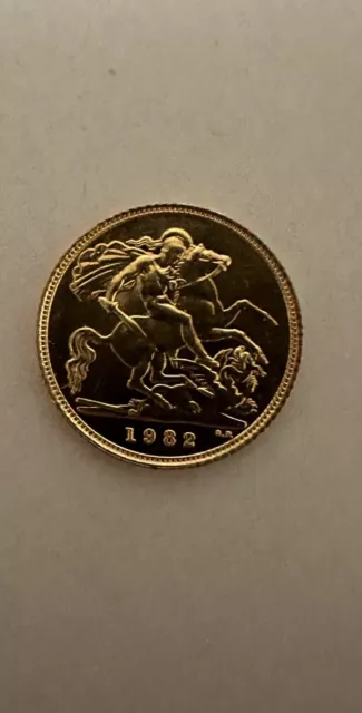 22ct Gold Half Sovereign Coin 1982