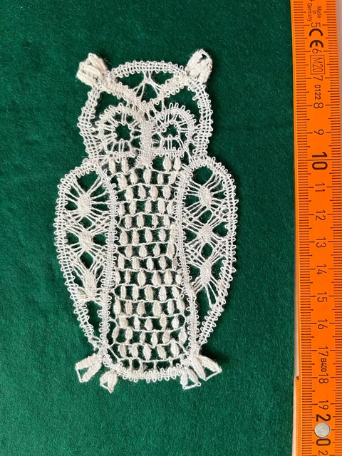 13x7cm Altes geklöppeltes Motiv "Eule Uhu 2" Spitze Handarbeit Klöppelarbeit M6