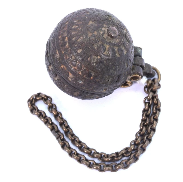 Antique Old Brass Betel Lime Paste Chuna-Dani Box Rare collectible. i22-16