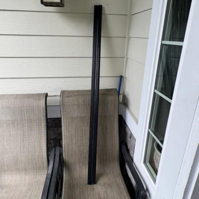 Pair of Thule LB58 Roof Rack Load Square Bars, 58 In With End Caps Look Pictures