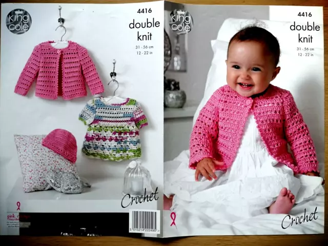 King Cole DK gehäkeltes STRICKMUSTER Baby Mädchen Kleid, Strickjacke und Mütze