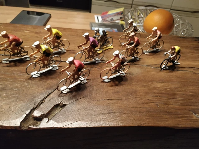 Lot De 10 Figurines Cyclistes Cofalu - Occasion Pour Collection Ou Décoration