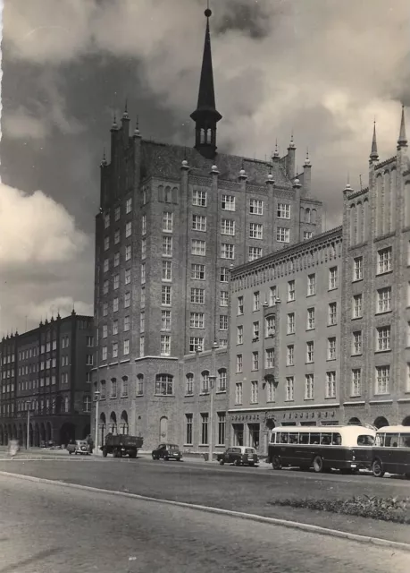 AK / Fotokarte Rostock Mecklenburg um 1960 - Langestraße mit Omnibussen