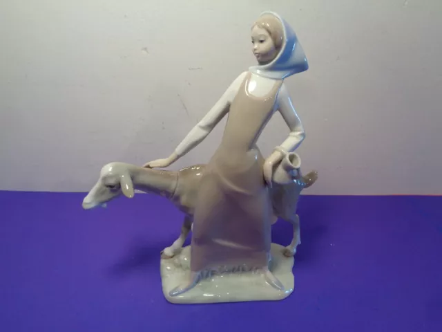 Lladro "Girl with Pitcher & Goat" # 4590 Porcelain Figurine Made in Spain (11")