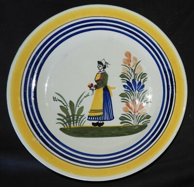 Assiette ancienne signé Henriot Quimper  décor Bretonne 