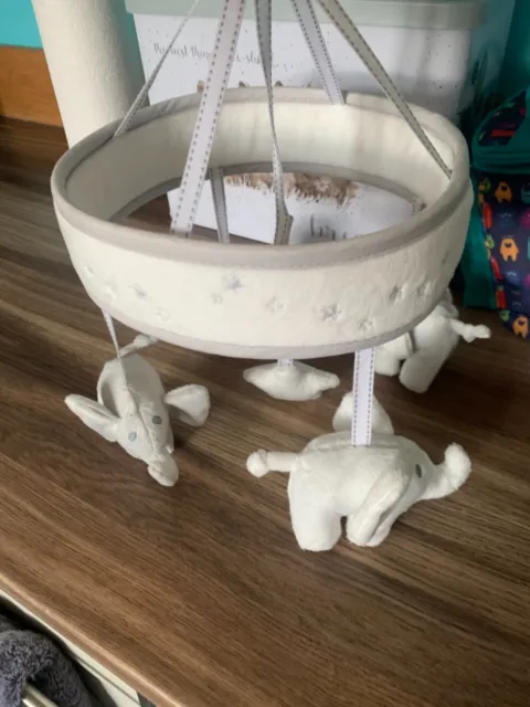 The Little White Company Cot Mobile Indy Elephant - móvil solo sin marco