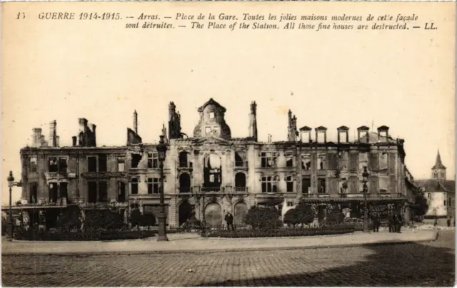 CPA Military Arras - Place de la Gare (92052)