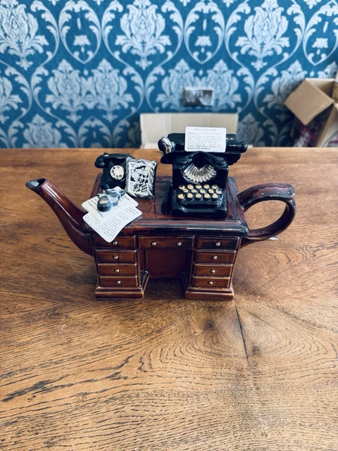RARE VINTAGE PAUL Cardew Crime Writer Desk 3D Teapot “Murder at