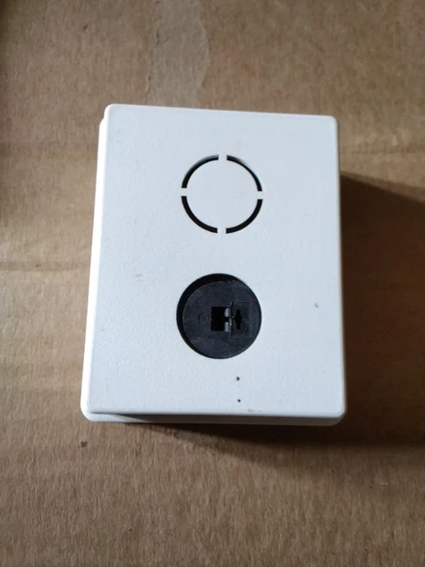 PRISE LEGRAND 2P SERIE NEPTUNE REF 806 22