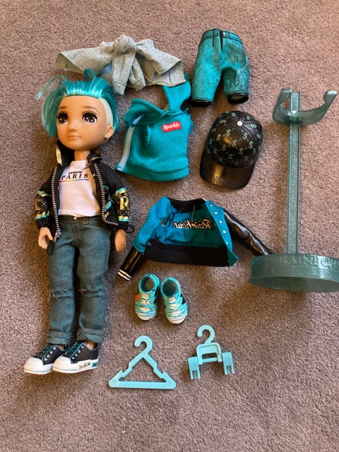 RAINBOW HIGH SERIES 2 River Kendall Articulated Boy Fashion Doll Blue Hair EUR 18,11 - DE RAINBOW HIGH SERIES 2 River Kendall Articulated Boy Fashion Doll Blue Hair EUR 18,11 - DE